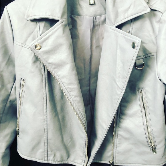 Misaguided
Faux leather jacket
Grey
perfect condition - Picture 2 of 5